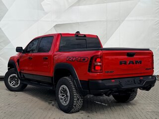 2025 Ram 1500 RHO V Рестайлинг, красный, 11600000 рублей, вид 4