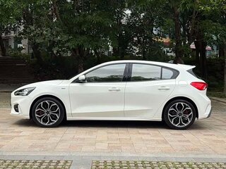 2021 Ford Focus IV, белый, 1500000 рублей, вид 4