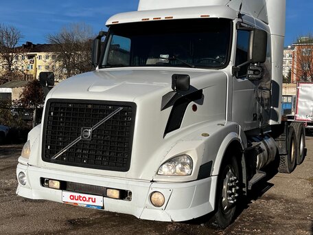2003 Volvo VNL, белый, 1250000 рублей, вид 1