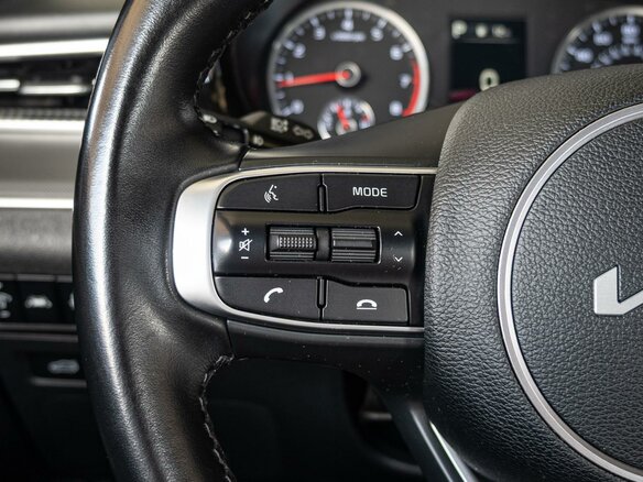 2021 Kia K5 III, красный, 2330000 рублей - вид 16