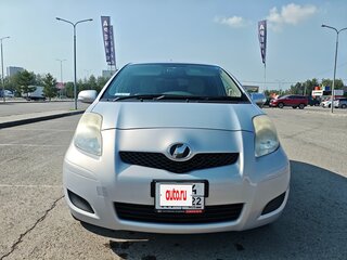 2010 Toyota Vitz II (XP90), серый, 699999 рублей, вид 2