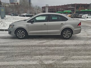 2018 Volkswagen Polo V Рестайлинг, серебристый, 900000 рублей, вид 5