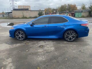 2019 Toyota Camry US Market VIII (XV70), синий, 1870000 рублей, вид 4