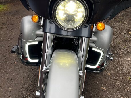 2019 Harley-Davidson CVO Street Glide, белый, 2550000 рублей, вид 4