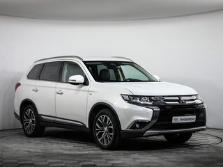 2018 Mitsubishi Outlander III Рестайлинг 2, белый, 2099000 рублей, вид 3
