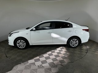 2019 Kia Rio IV, белый, 1030000 рублей, вид 5