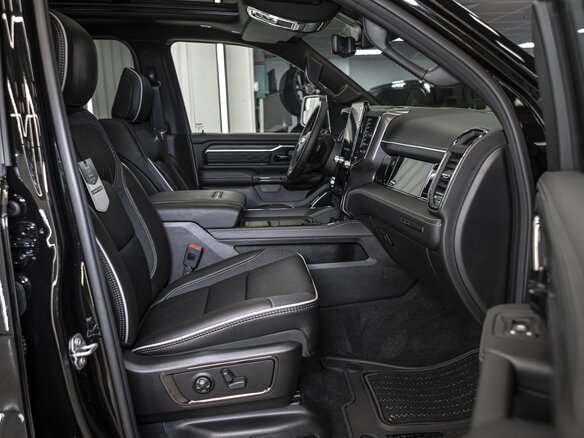 2026 Ram 1500 Crew Cab V Рестайлинг, чёрный - вид 22