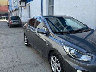 2012 Hyundai Solaris I, серый, 600000 рублей, вид 2