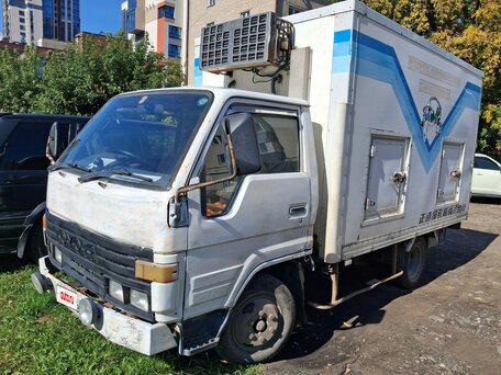 1992 Toyota Dyna, белый, 400000 рублей, вид 1
