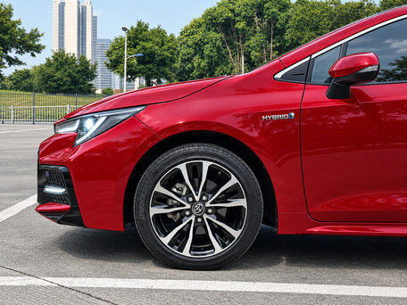 2022 Toyota Corolla Sporty XII (E210) Рестайлинг, пурпурный, 1645000 рублей, вид 3