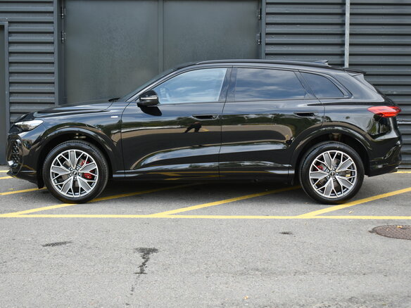 2026 Audi Q5 L III (GU), чёрный - вид 2