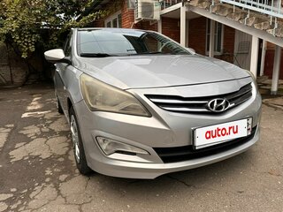 2015 Hyundai Solaris I Рестайлинг, серебристый, 630000 рублей, вид 2