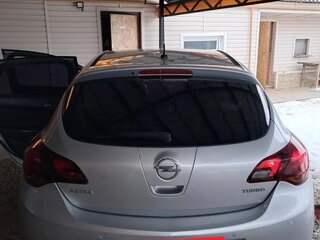 2012 Opel Astra J Рестайлинг, серебристый, 850000 рублей, вид 3