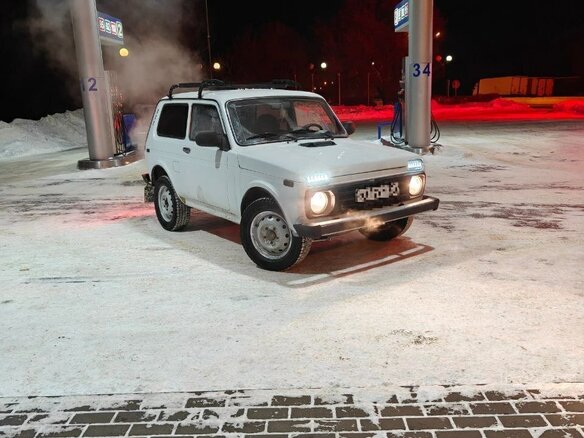 2008 Lada (ВАЗ) 2121 (4x4) I Рестайлинг, белый, 500000 рублей - вид 2