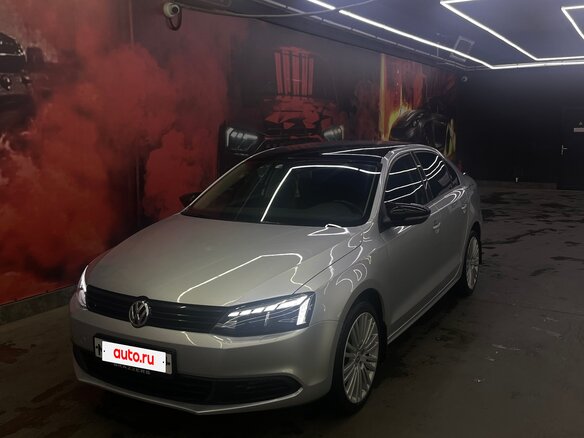 2012 Volkswagen Jetta VI, серебристый, 950000 рублей - вид 1