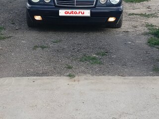 1996 Mercedes-Benz E-Класс 200 II (W210, S210), чёрный, 600000 рублей, вид 2