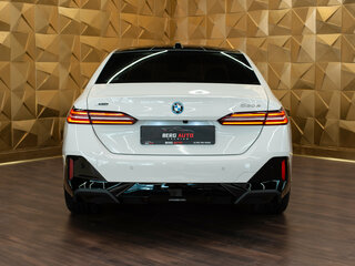 2025 BMW 5 серии 530e xDrive VIII (G60/G61/G68), белый, 8750000 рублей, вид 4
