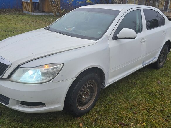 2013 Skoda Octavia II (A5) Рестайлинг, белый, 420000 рублей