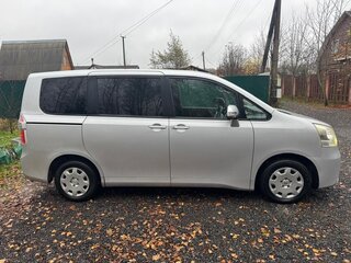 2008 Toyota Noah II (R70), серебристый, 1000000 рублей, вид 4