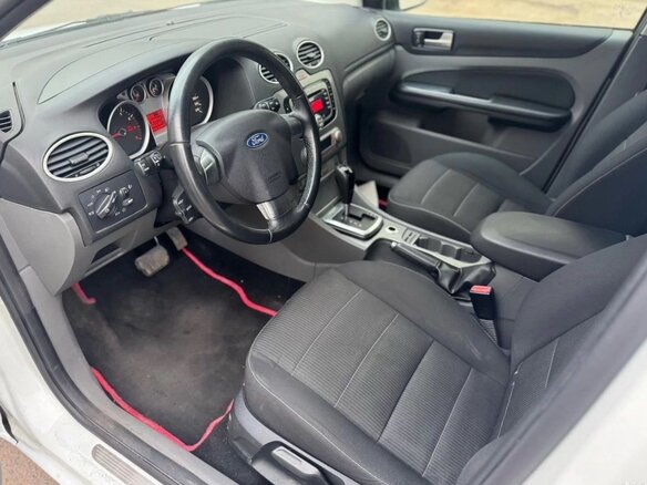 2011 Ford Focus II Рестайлинг, белый, 600000 рублей - вид 6