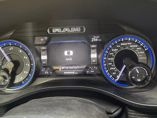 2019 Ram 1500 Crew Cab V, серый, 6449999 рублей, вид 4