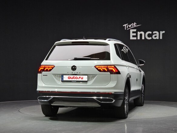 2023 Volkswagen Tiguan II Рестайлинг, белый - вид 3