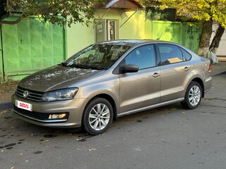 2017 Volkswagen Polo V Рестайлинг, бежевый, 899000 рублей, вид 2