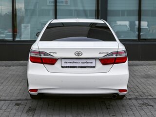 2017 Toyota Camry VII (XV50) Рестайлинг, белый, 2459000 рублей, вид 4