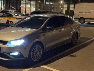 2017 Volkswagen Polo V Рестайлинг, серебристый, 1300000 рублей, вид 2