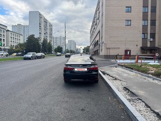 2015 Toyota Camry VII (XV50) Рестайлинг, чёрный, 1800000 рублей, вид 2