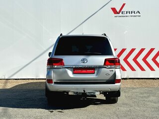 2020 Toyota Land Cruiser 200 Series Рестайлинг 2, серебристый, 7400000 рублей, вид 5