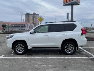 2018 Toyota Land Cruiser Prado 150 Series Рестайлинг 2, белый, 5900000 рублей, вид 4