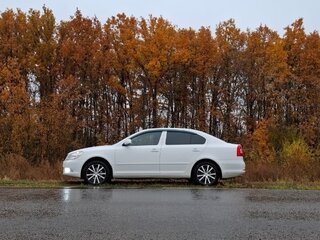 2013 Skoda Octavia II (A5) Рестайлинг, белый, 900000 рублей, вид 3