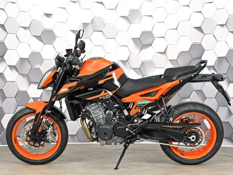 2023 KTM 890 Duke GP, оранжевый, 899000 рублей, вид 4