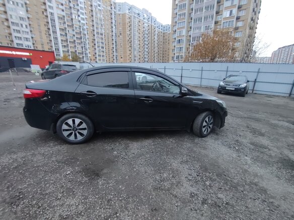 2015 Kia Rio 6-speed III, чёрный, 1500000 рублей - вид 4