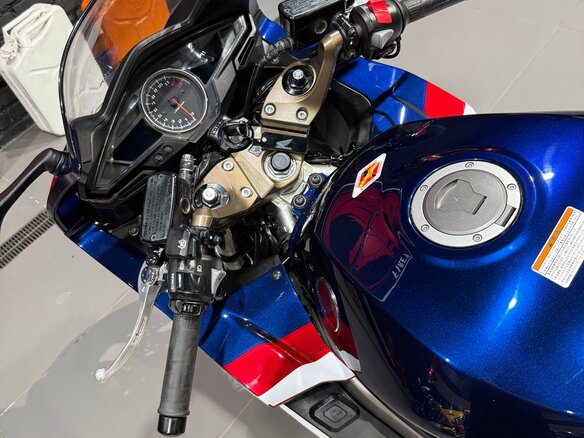 2022 Honda VFR 800, синий - вид 17