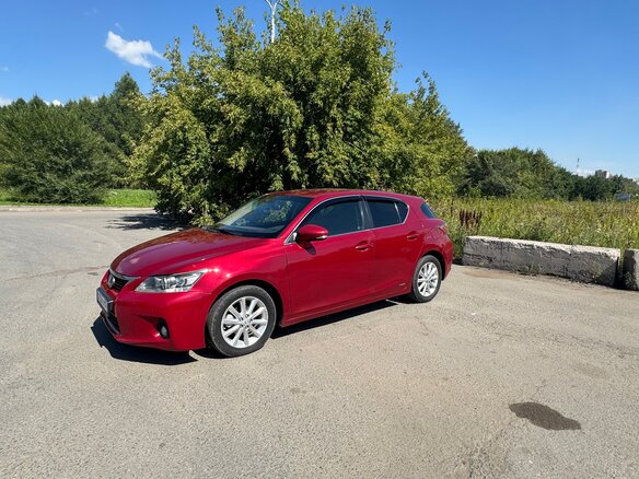 2011 Lexus CT 200h I, красный, 1700000 рублей