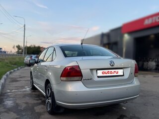 2011 Volkswagen Polo V, бежевый, 750000 рублей, вид 3
