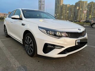 2019 Kia Optima IV Рестайлинг, белый, 1680000 рублей, вид 3