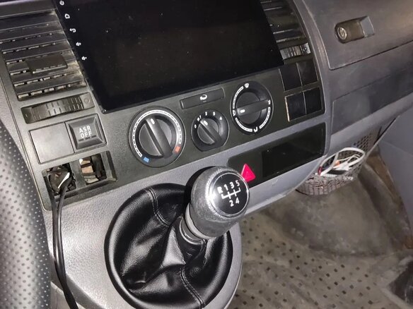 2008 Volkswagen Transporter T5, бежевый, 650000 рублей - вид 8
