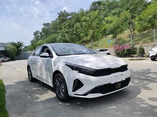 2025 Kia K3 II (China Market) Рестайлинг, белый, 1800000 рублей, вид 3