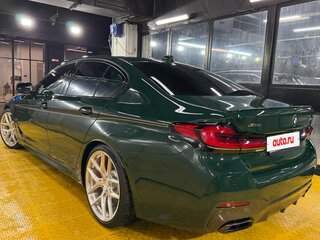2020 BMW 5 серии M550i xDrive VII (G30/G31/G38) Рестайлинг, зелёный, 8500000 рублей, вид 5