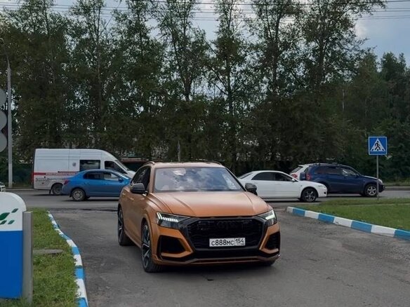 2021 Audi RS Q8 I, оранжевый, 11050000 рублей - вид 8