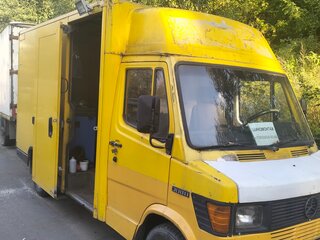 1995 Mercedes-Benz T1, жёлтый, 750000 рублей, вид 2