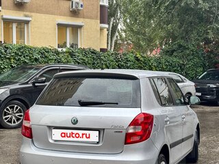 2012 Skoda Fabia II Рестайлинг, серебристый, 750000 рублей, вид 5