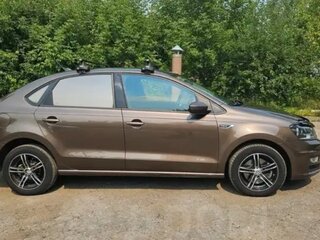 2018 Volkswagen Polo V Рестайлинг, коричневый, 1100000 рублей, вид 4