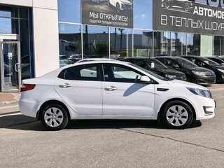 2013 Kia Rio III, белый, 820000 рублей, вид 2