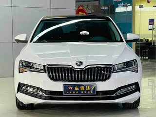 2022 Skoda Superb III Рестайлинг, белый, 2000000 рублей, вид 2