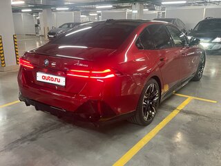 2023 BMW i5 M60 xDrive, красный, 12500000 рублей, вид 4