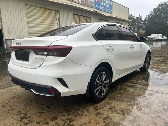 2021 Kia K3 II (China Market), белый - вид 3
